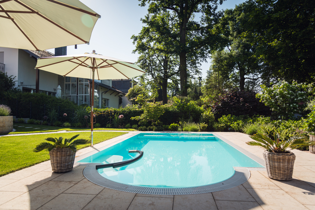 Hera in weiß mit Überlaufrinne