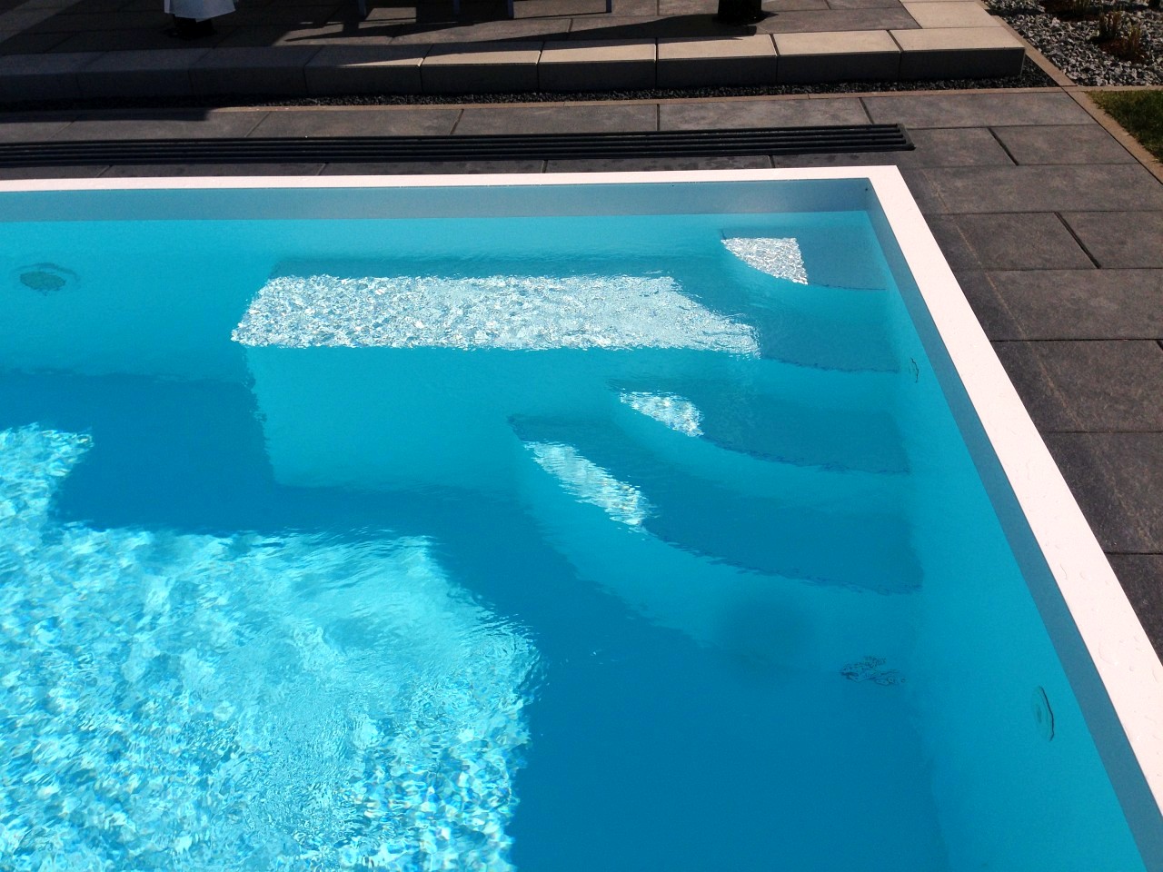 Ecktreppe mit verlängerter Sitzbank