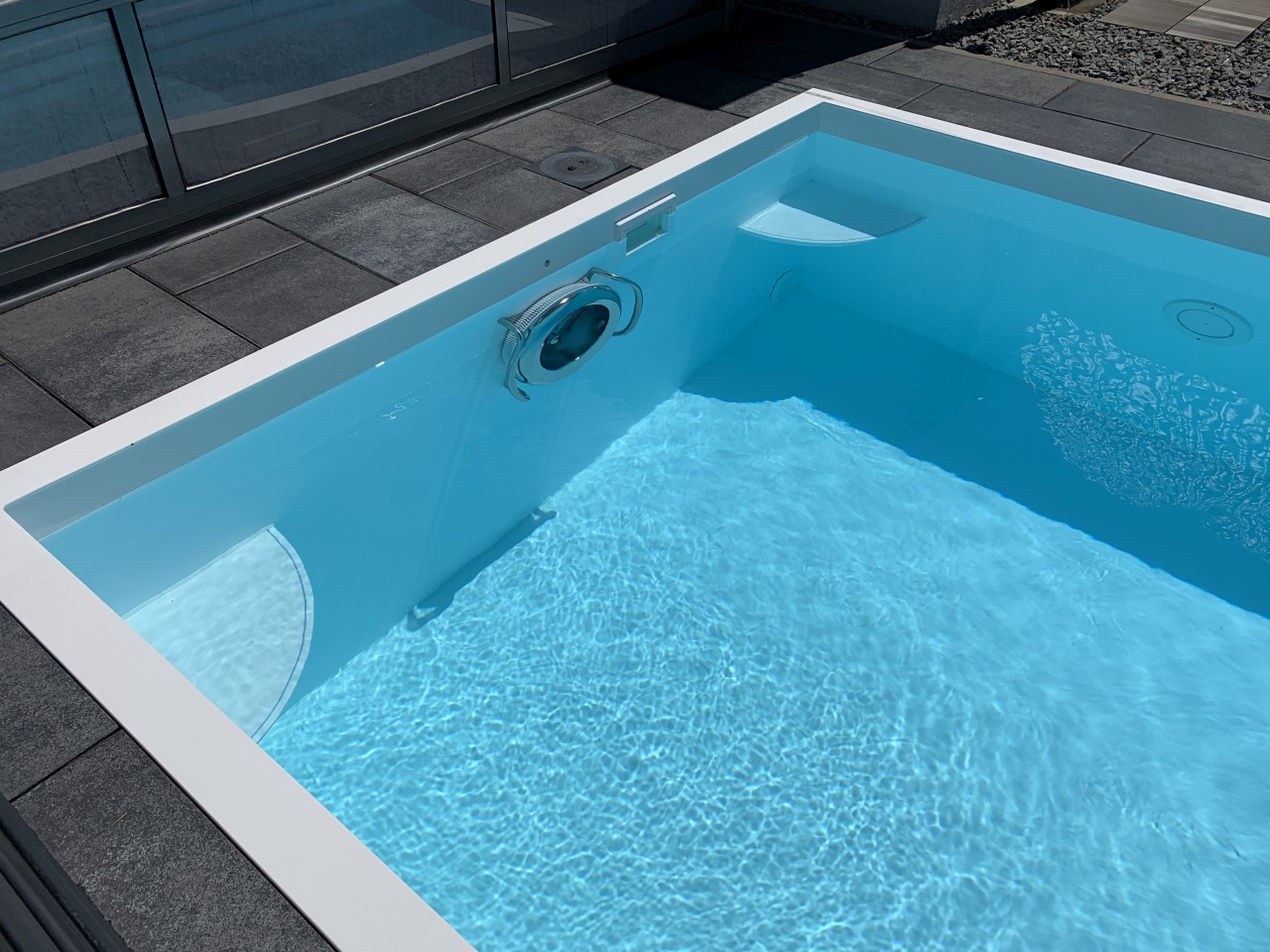 Aktueller Stand mit neuer Gegenstromanlage sowie aktueller Schiebehalle Modell Carat