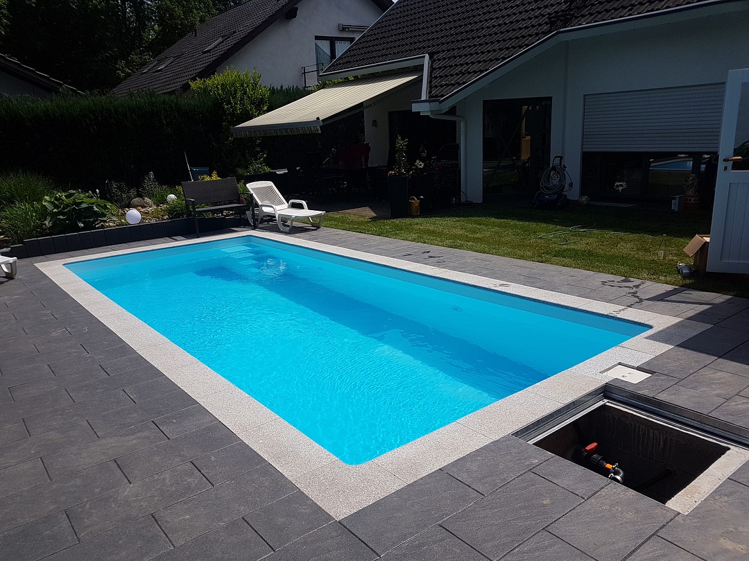 Beckenfarbe weiss und Boden blau