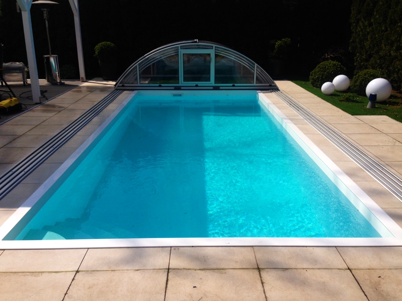 Beckenfarbe weiss und Boden mint