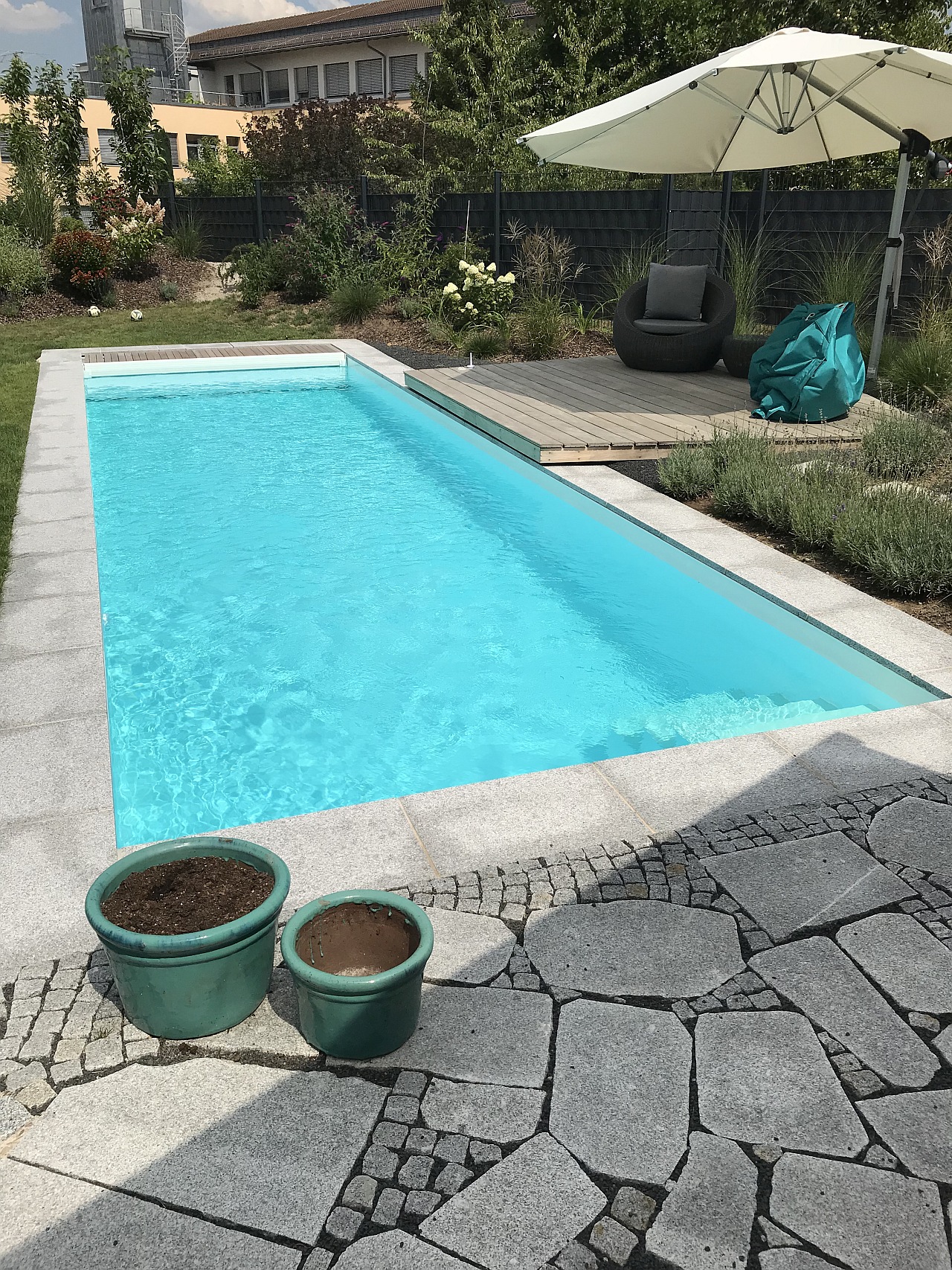 Beckenfarbe weiss und Boden mint